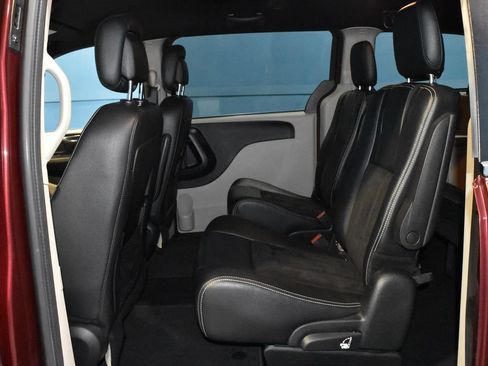Used 2020 Dodge Grand Caravan SXT FWD image 18