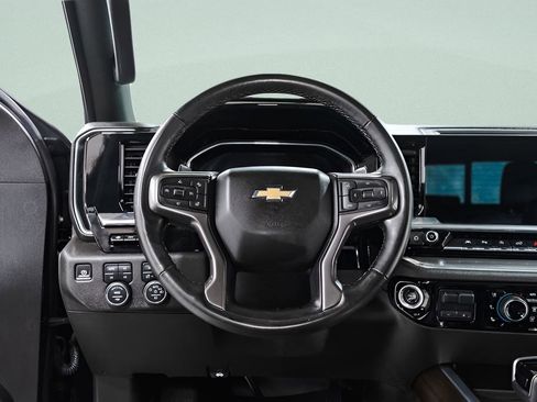 Used 2024 Chevrolet Silverado 1500 High Country w/ High Country Premium Package AWD/4WD image 9