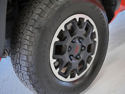 Used 2024 Toyota Tacoma TRD Off-Road image 15