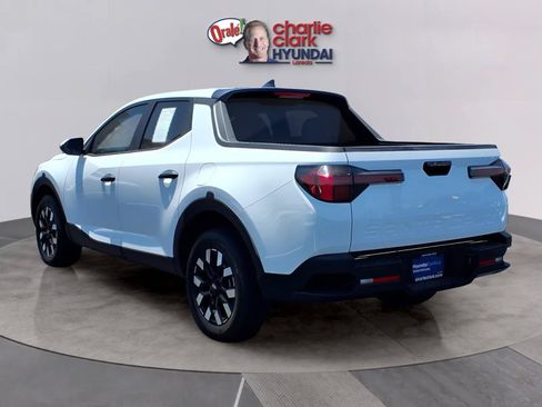 Used 2025 Hyundai Santa Cruz SE FWD image 3