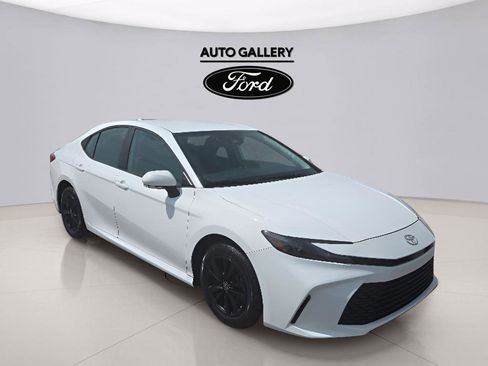 Used 2025 Toyota Camry LE FWD image 3