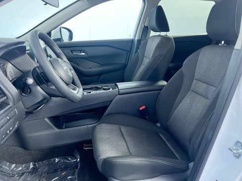 Used 2024 Nissan Rogue SV AWD/4WD image 12