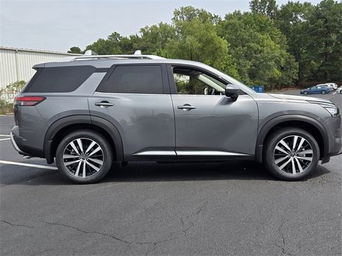New 2025 Nissan Pathfinder Platinum w/ Black Appearance Package image 2