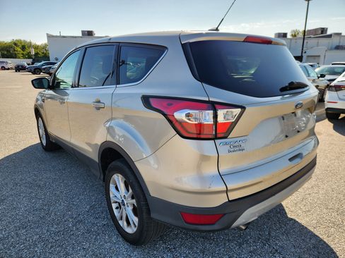 Used 2017 Ford Escape SE FWD image 3