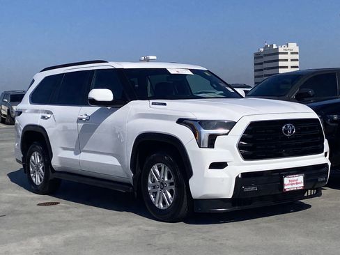 Certified 2025 Toyota Sequoia SR5 AWD/4WD image 2