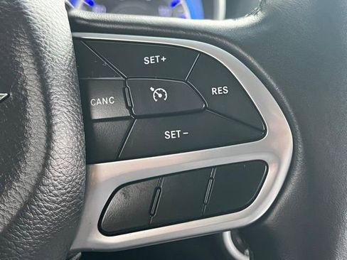 Used 2022 Chrysler 300 Touring w/ Sport Appearance Package image 35