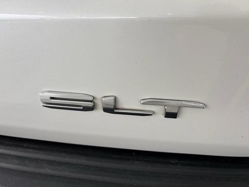 Used 2022 GMC Yukon XL SLT w/ SLT Luxury Package image 10