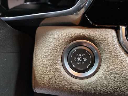 Certified 2024 GMC Canyon Denali image 29