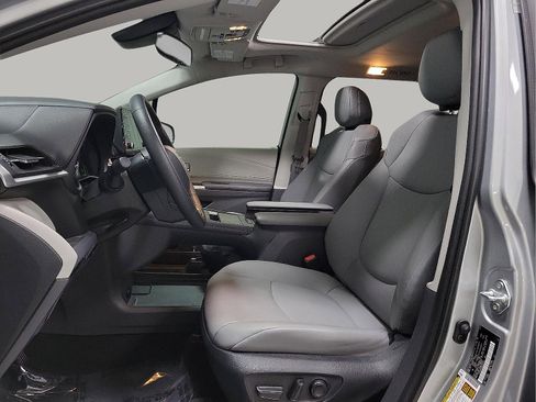 Certified 2022 Toyota Sienna XLE image 10