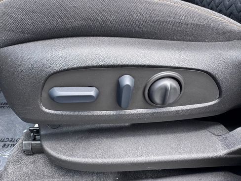Used 2022 Chevrolet Equinox LT FWD image 23