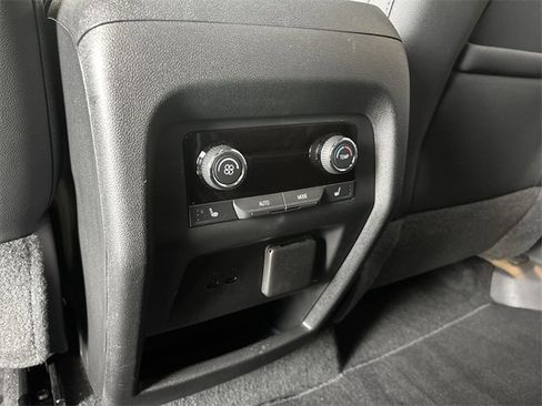 Certified 2024 Chevrolet Traverse RS image 21