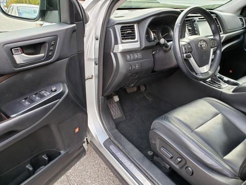 Used 2018 Toyota Highlander Limited Platinum image 8