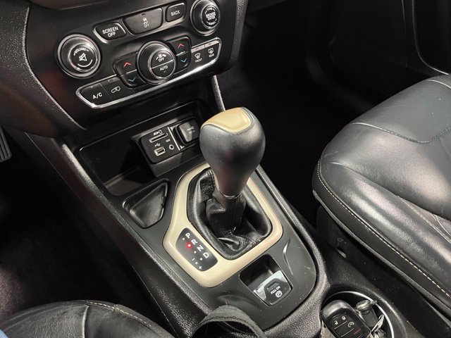 Used 2017 Jeep Cherokee Limited FWD image 29