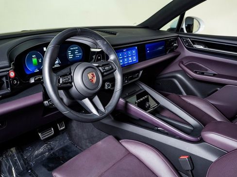 Certified 2025 Porsche Macan 4S Electric image 4