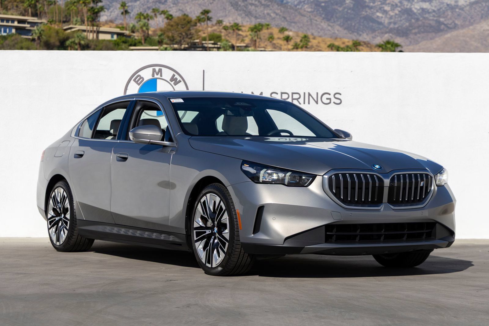 Certified 2025 BMW i5 eDrive40i w/ Premium Package RWD image 2