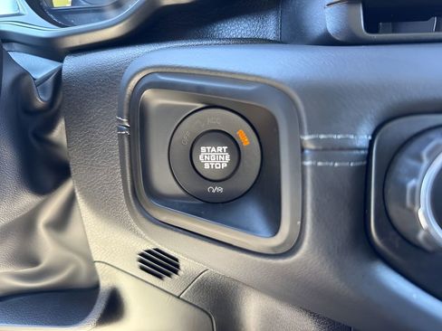 Used 2025 Jeep Wrangler Unlimited Sahara w/ Safety Group image 20