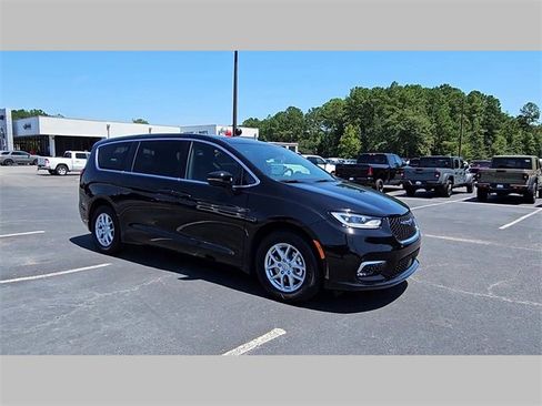 New 2026 Chrysler Pacifica Select image 32