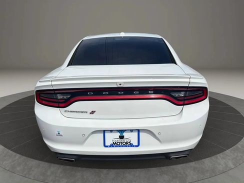 Used 2019 Dodge Charger SXT AWD/4WD image 4