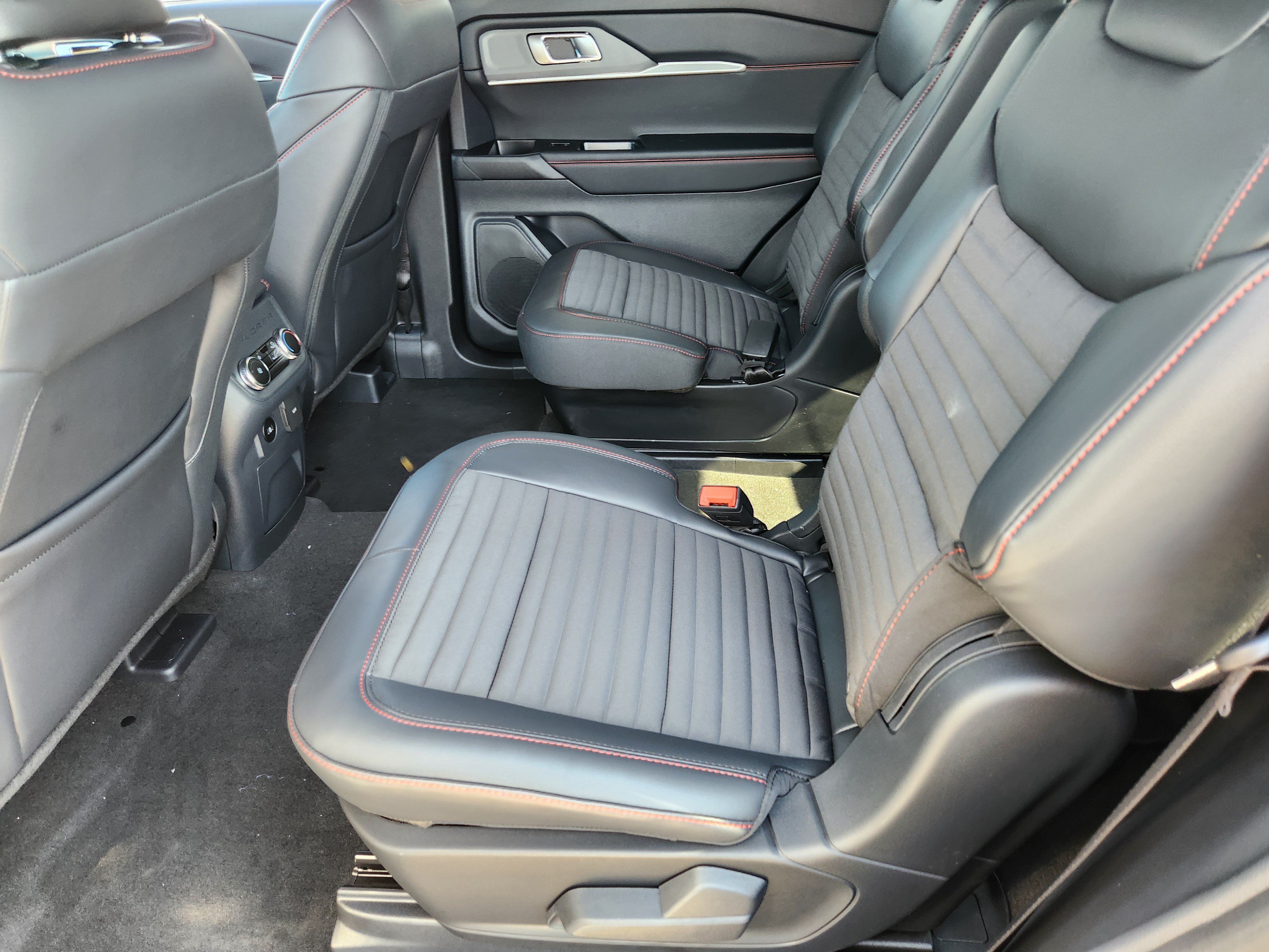 New 2027 Ford Explorer ST-Line w/ ST-Line Street Pack RWD image 19