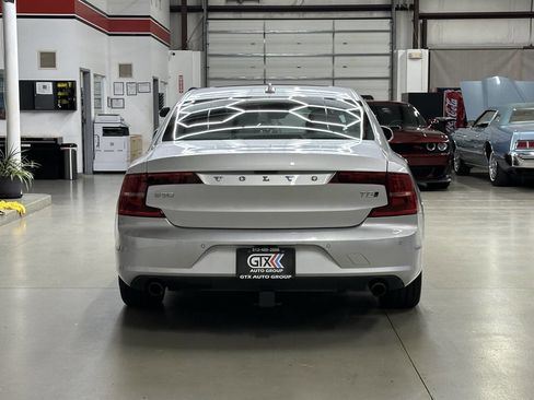 Used 2018 Volvo S90 T5 Momentum w/ Convenience Package image 3