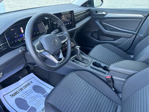 Used 2025 Volkswagen Jetta S image 9