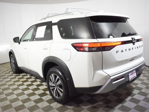 Certified 2024 Nissan Pathfinder SL image 6