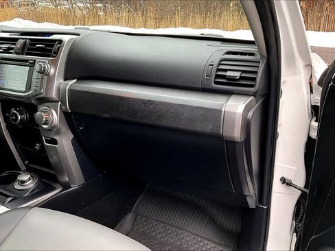 Used 2016 Toyota 4Runner SR5 Premium image 19