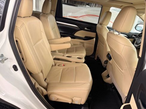 Used 2018 Toyota Highlander XLE image 26