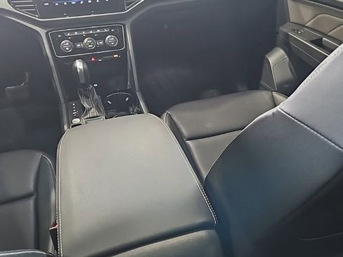Used 2023 Volkswagen Atlas SE image 26