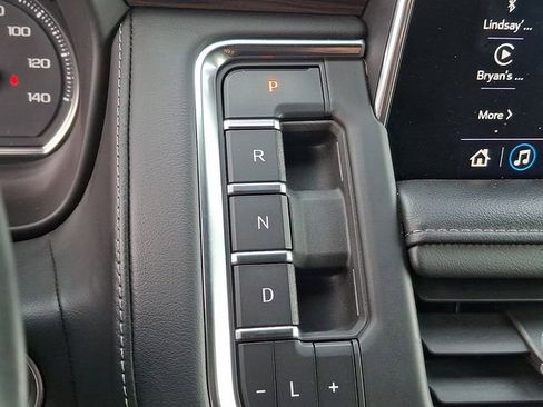 Used 2021 Chevrolet Suburban Z71 image 16