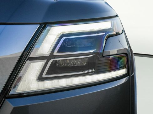 Used 2024 Nissan Armada Platinum w/ Captain's Chairs Package image 11