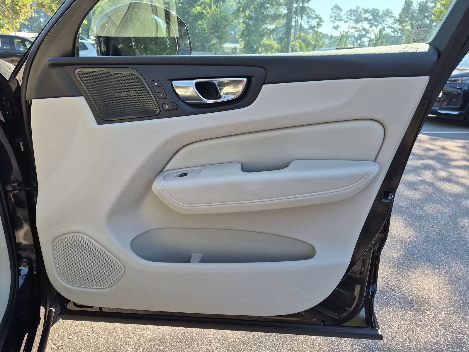 Used 2022 Volvo XC60 B5 Inscription w/ Advanced Package FWD image 32