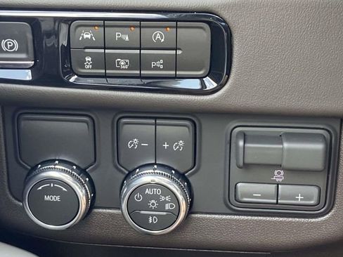 New 2026 GMC Yukon XL Elevation w/ Elevation Premium Package RWD image 21