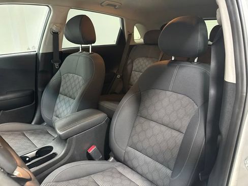 Used 2018 Kia Niro FE FWD image 30