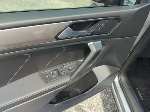 Certified 2023 Volkswagen Tiguan SE w/ Panoramic Sunroof Package FWD image 19