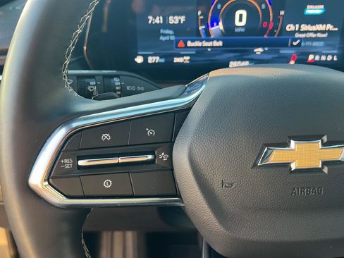 Used 2025 Chevrolet Traverse LT AWD/4WD image 21