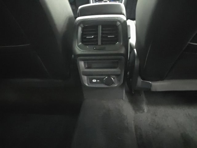 Used 2024 Volkswagen Tiguan SE R-Line AWD/4WD image 10