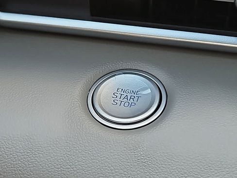 Certified 2025 Hyundai Elantra Sport FWD image 17