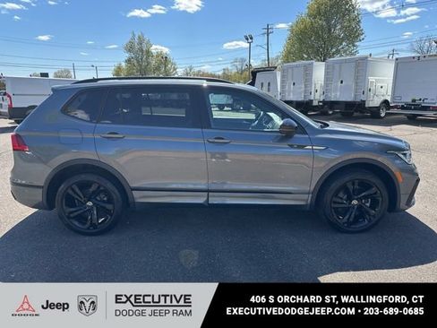 Used 2023 Volkswagen Tiguan SE R-Line AWD/4WD image 5