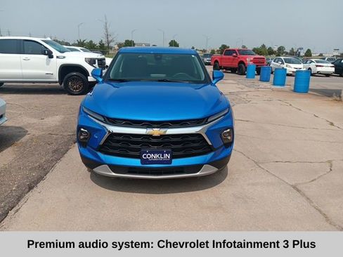 Used 2025 Chevrolet Blazer LT image 3