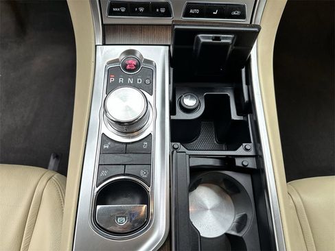 Used 2012 Jaguar XF image 20