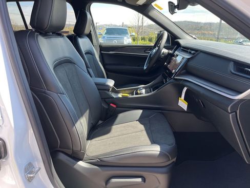 New 2026 Jeep Grand Cherokee Altitude image 26