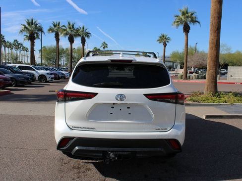 Used 2020 Toyota Highlander LE image 4