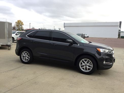 Used 2021 Ford Edge SEL w/ Convenience Package image 3