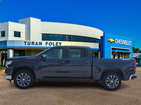 Used 2024 Chevrolet Silverado 1500 LT AWD/4WD image 2