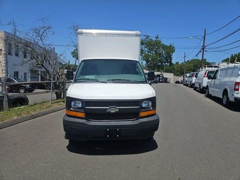 Used 2017 Chevrolet Express 3500 RWD image 2