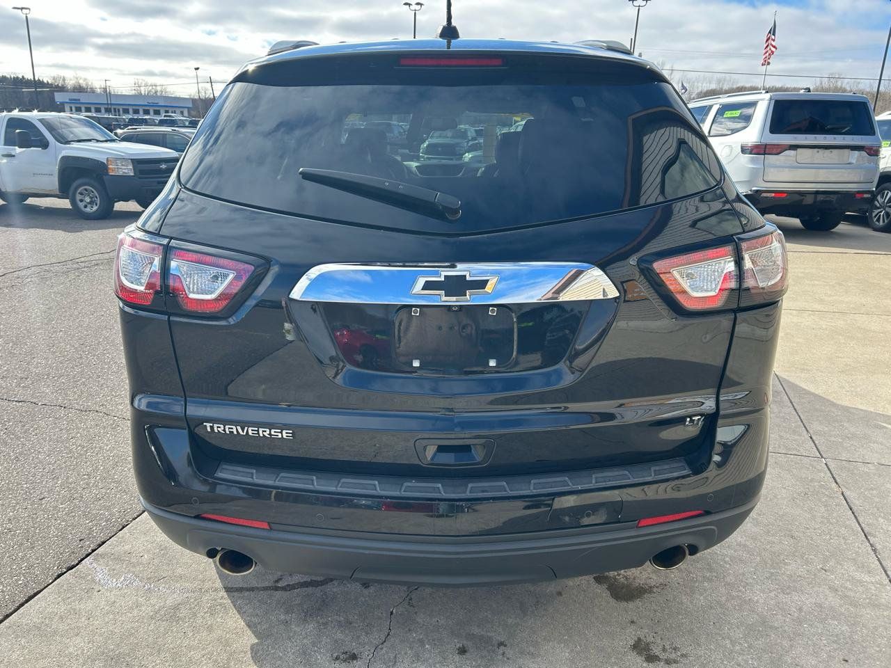 Used 2017 Chevrolet Traverse LT FWD image 6