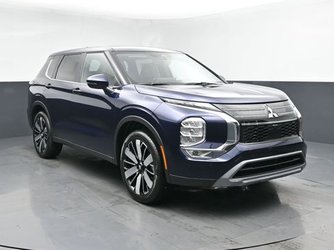 New 2026 Mitsubishi Outlander SE image 2