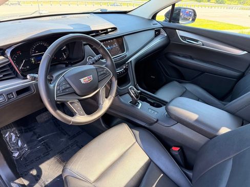 Used 2019 Cadillac XT5 Premium Luxury AWD/4WD image 2