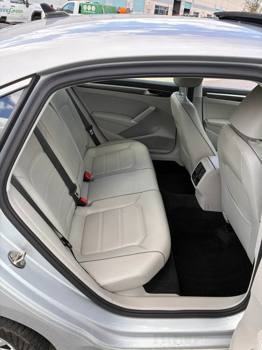Used 2018 Volkswagen Passat 2.0T SE FWD image 11